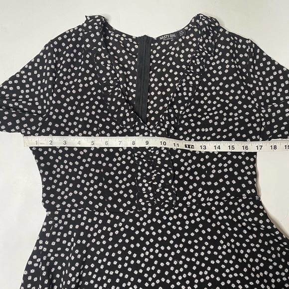 Nasty Gal Sz 8 Short Sleeve Mini Dress V Neck Black - Picture 8 of 10